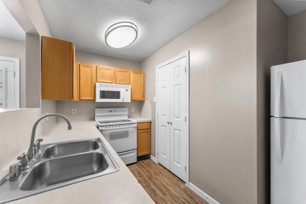 Townhouse for rent at 100 Green Isle Ave, Dickinson, TX 77539