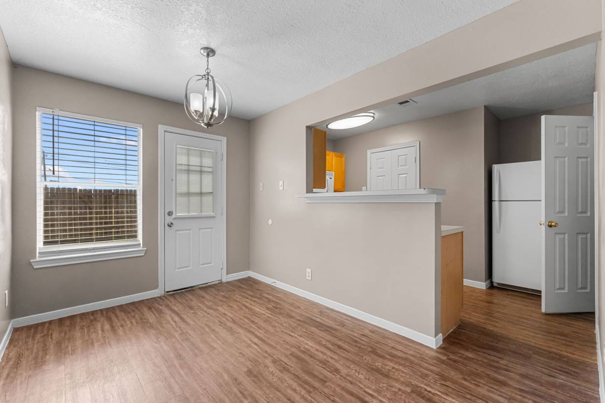 Townhouse for rent at 100 Green Isle Ave, Dickinson, TX 77539