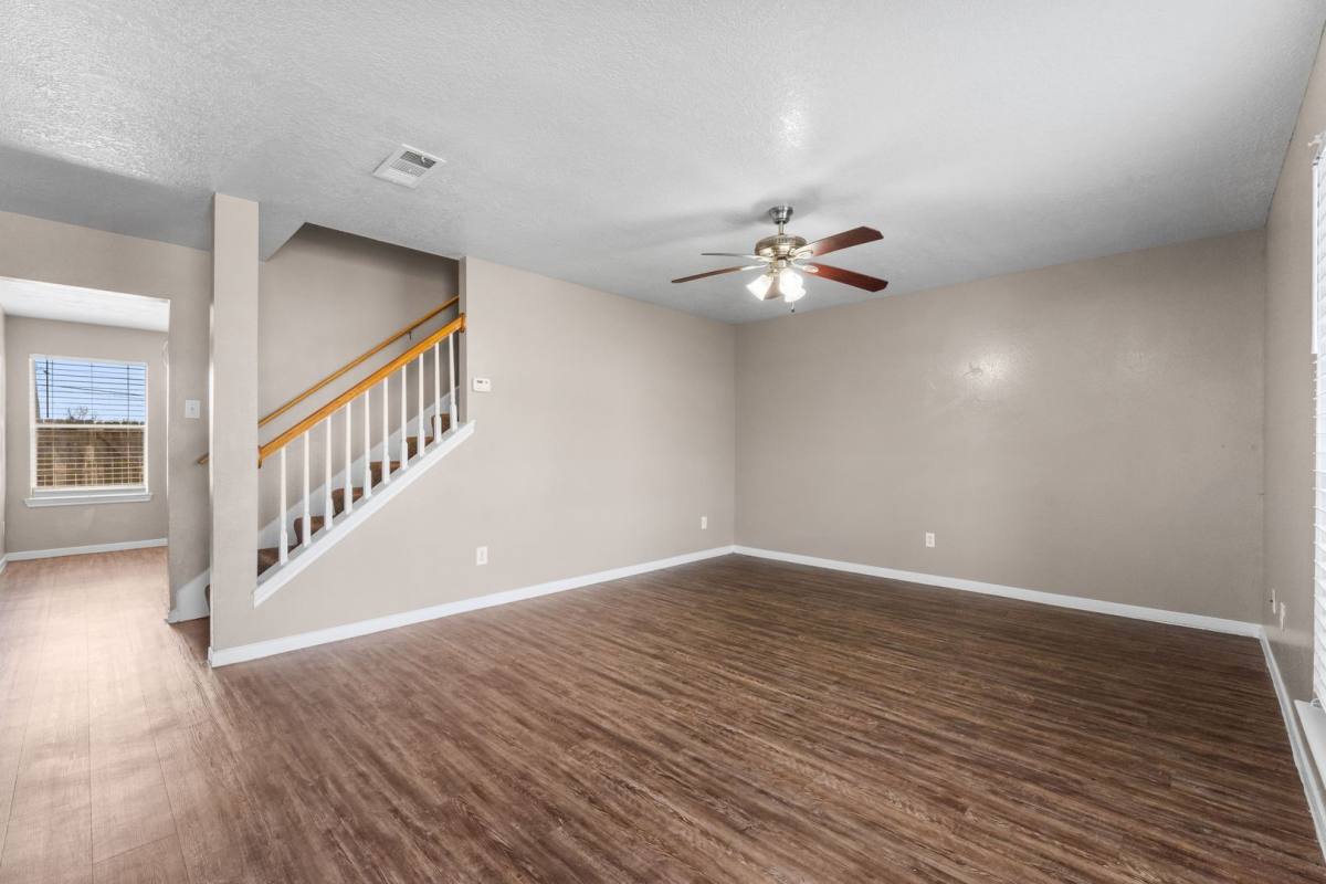 Townhouse for rent at 100 Green Isle Ave, Dickinson, TX 77539