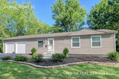 House for rent at 9010 W 101st St, Overland Park, KS 66212