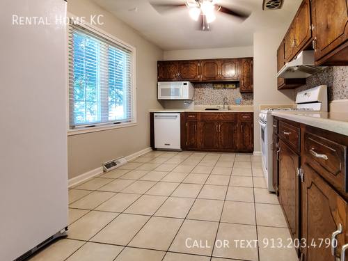 House for rent at 9010 W 101st St, Overland Park, KS 66212