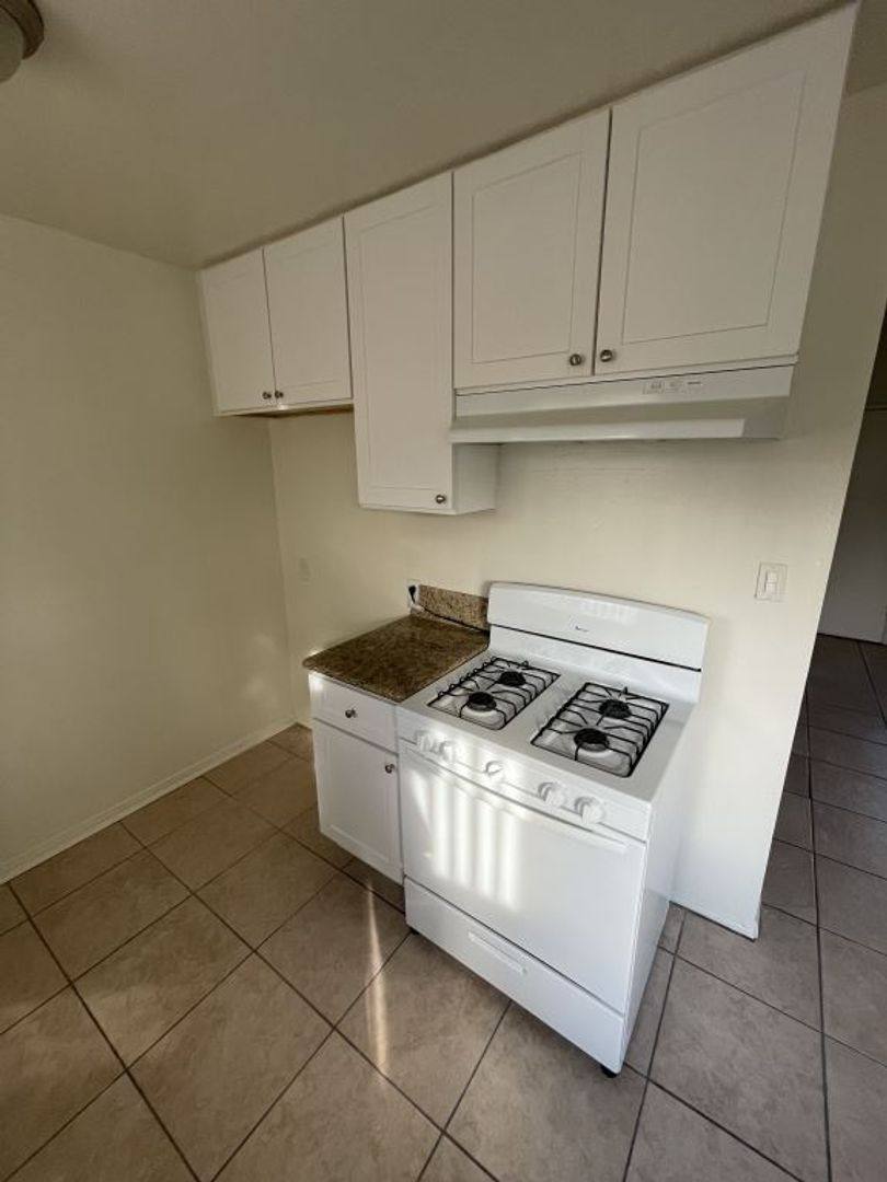 Apartment for rent at 8425 Amigo Ave, Northridge, CA 91324