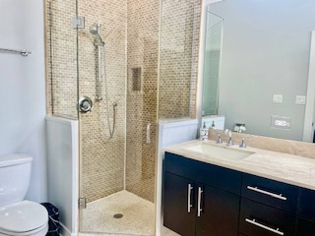 Condo for rent at 2128 W Van Buren St #2, Chicago, IL 60612