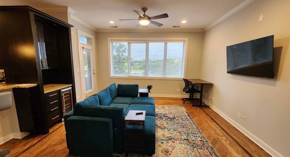 Condo for rent at 2128 W Van Buren St #2, Chicago, IL 60612
