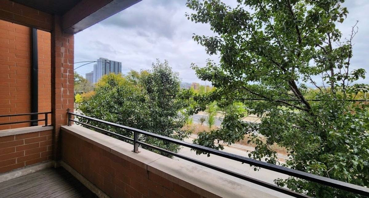 Condo for rent at 2128 W Van Buren St #2, Chicago, IL 60612
