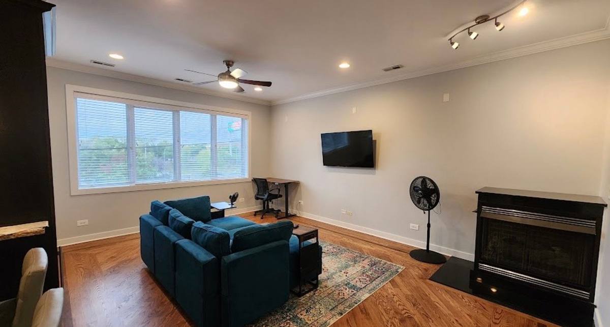 Condo for rent at 2128 W Van Buren St #2, Chicago, IL 60612
