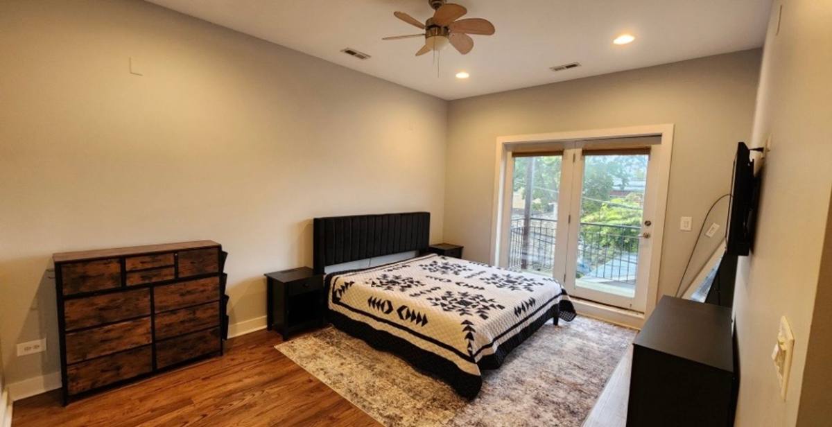 Condo for rent at 2128 W Van Buren St #2, Chicago, IL 60612