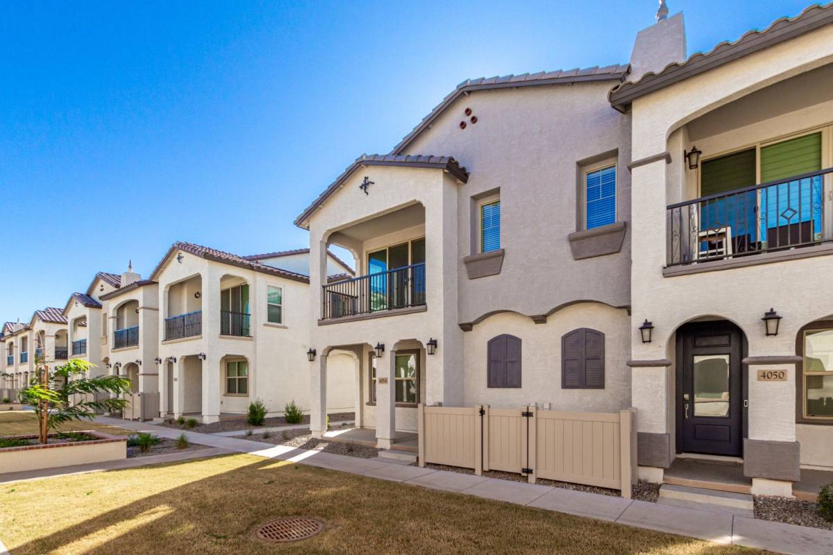 Townhouse for rent at 4054 E Amoroso Dr, Gilbert, AZ 85296