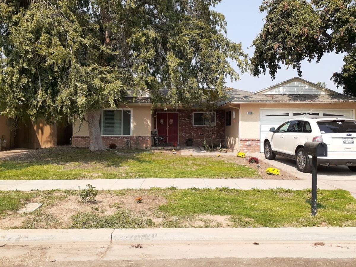House for rent at 2304 E Los Altos Ave, Fresno, CA 93710