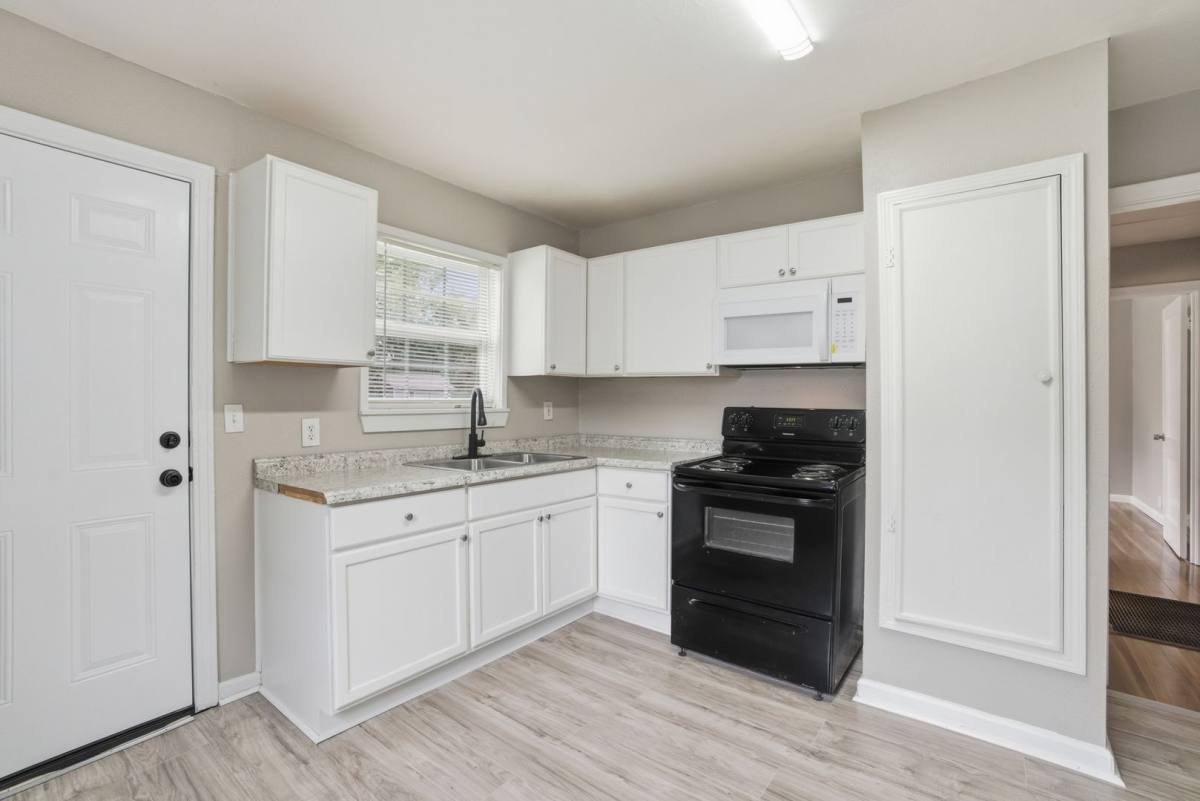 Apartment for rent at 1318-1320 S Summit St, Little Rock, AR 72202