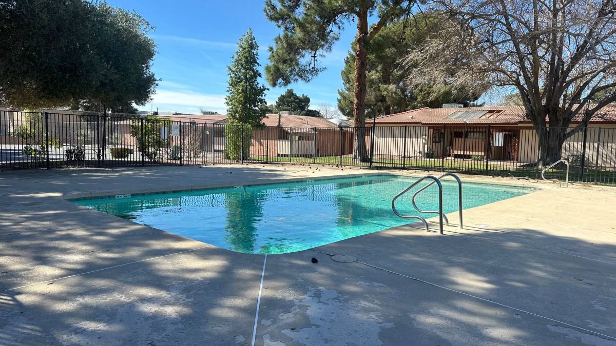 Apartment for rent at 425 N Lamb Blvd, Las Vegas, NV 89110