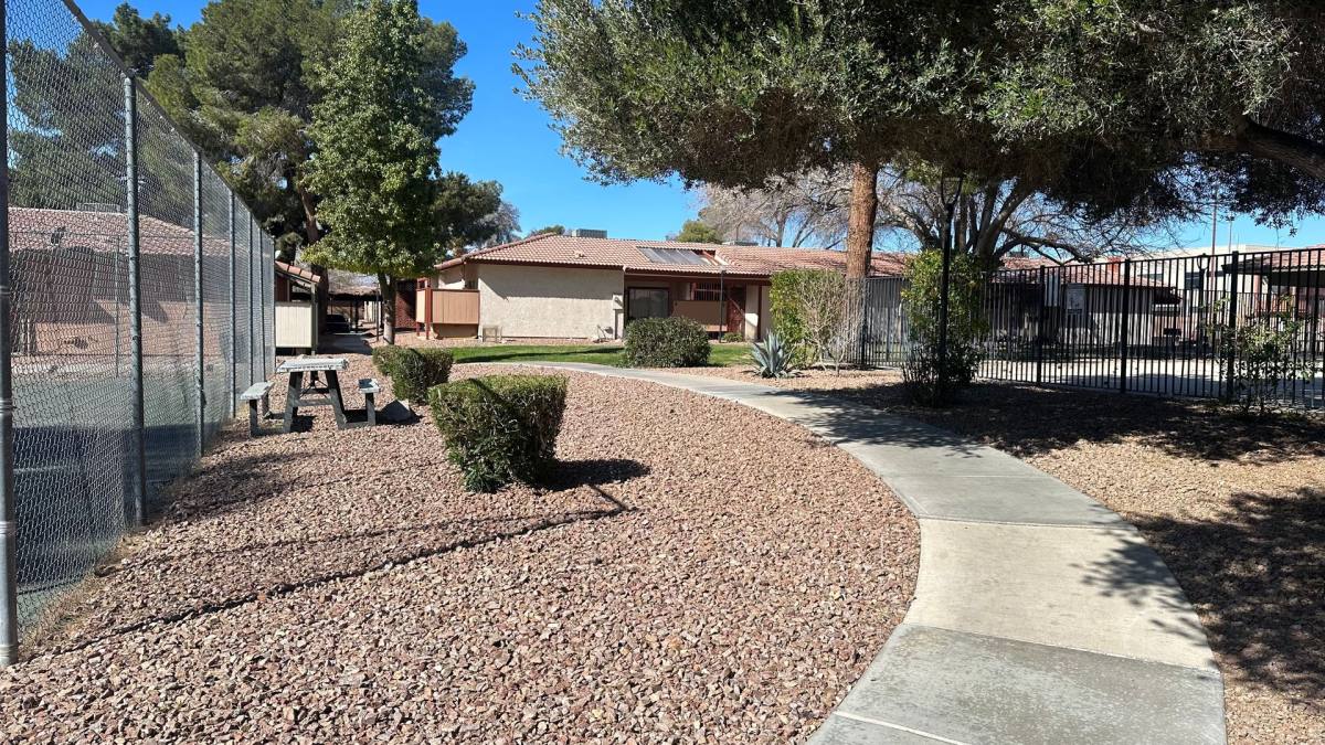 Apartment for rent at 425 N Lamb Blvd, Las Vegas, NV 89110