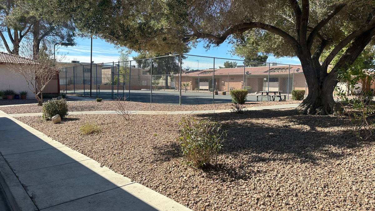Apartment for rent at 425 N Lamb Blvd, Las Vegas, NV 89110
