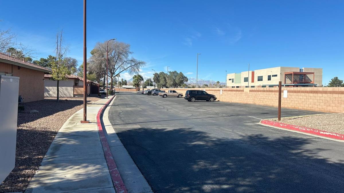 Apartment for rent at 425 N Lamb Blvd, Las Vegas, NV 89110