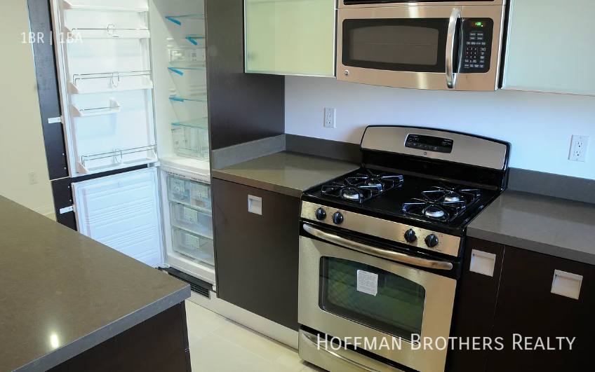 Apartment for rent at 9100 Whitworth Dr, Los Angeles, CA 90035