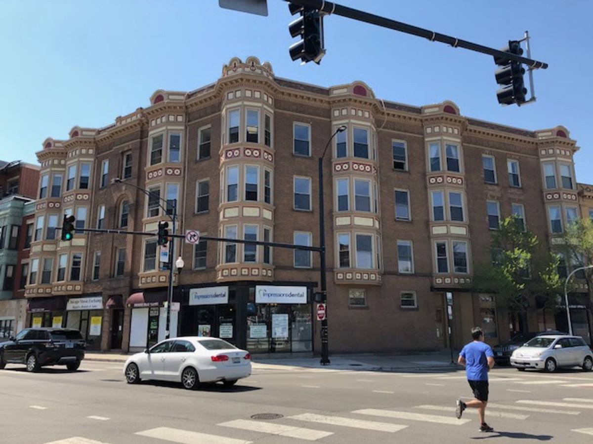 Apartment for rent at 3264 N Clark, Chicago, IL 60657