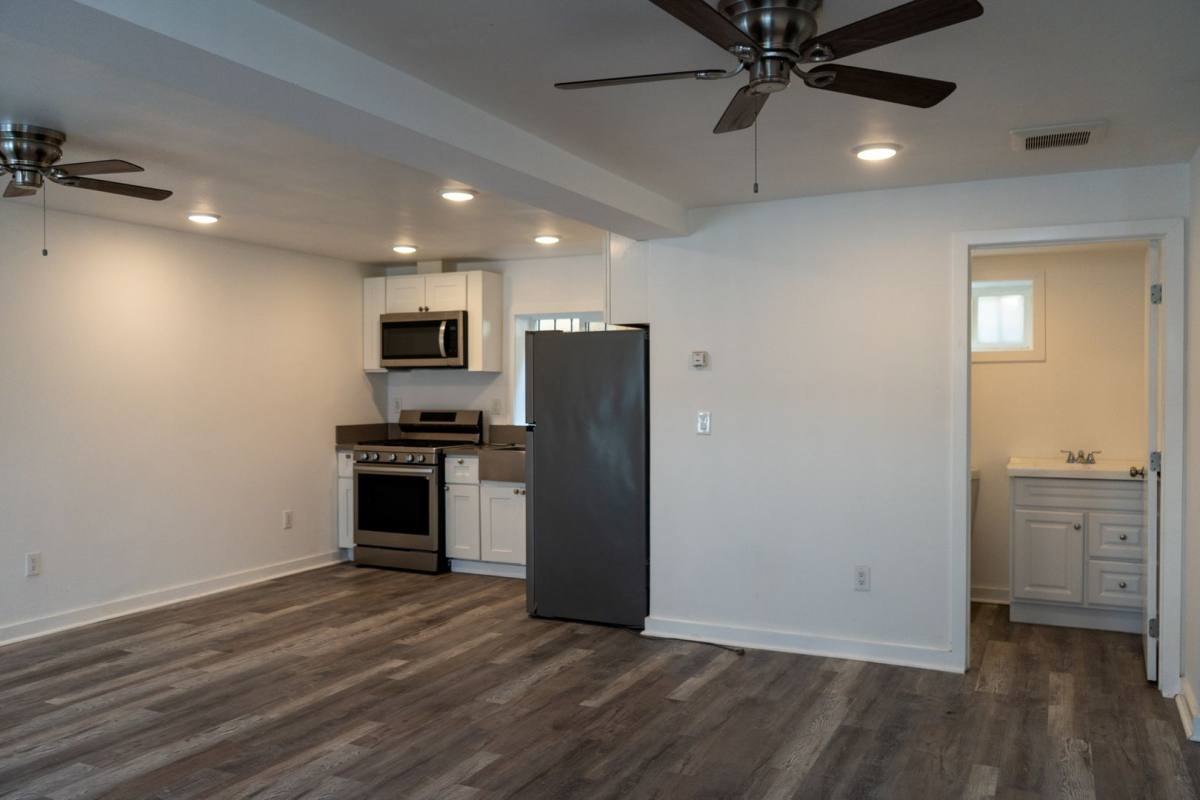 Apartment for rent at 1210 E 68th St, Los Angeles, CA 90001