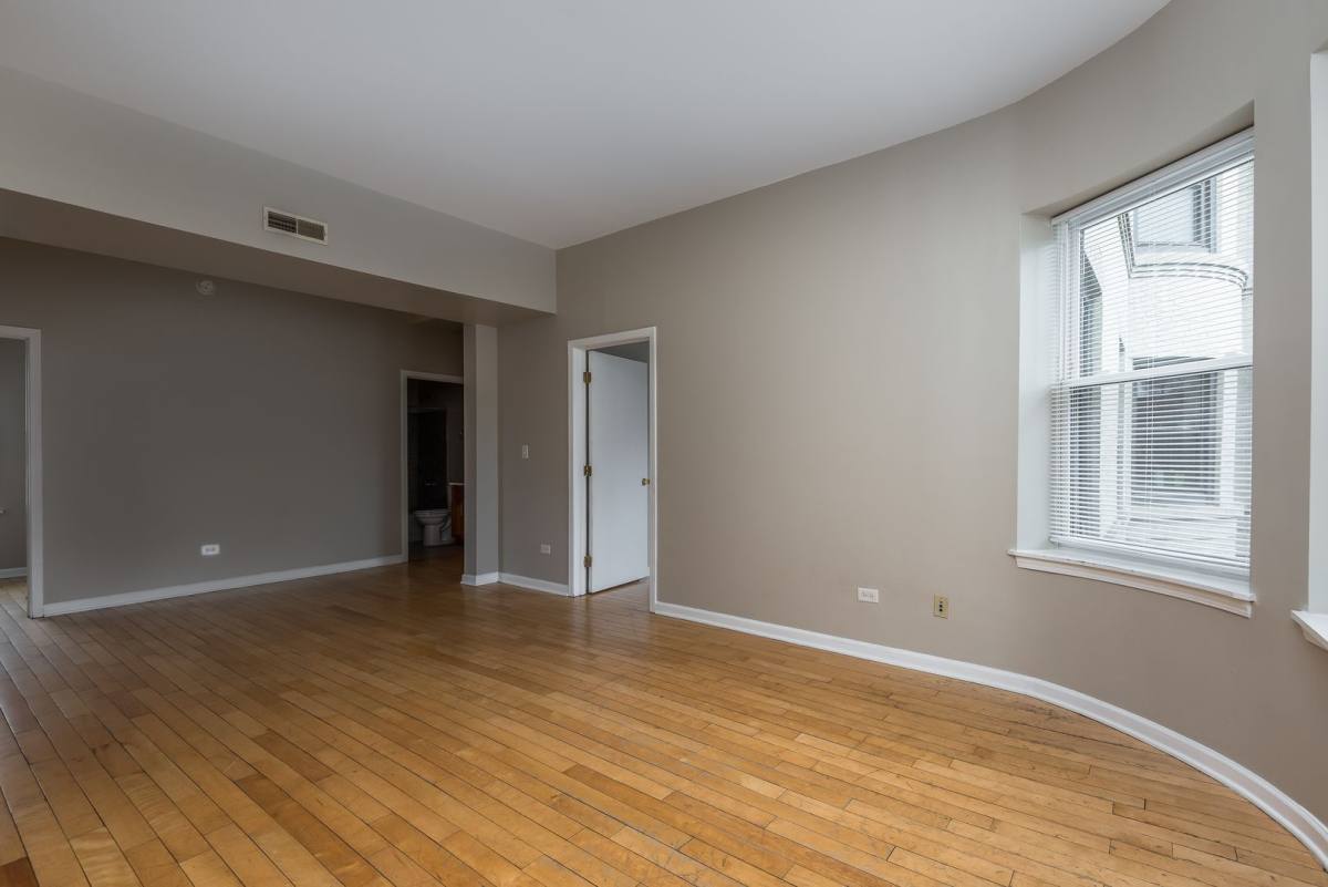 Apartment for rent at 6034 S Prairie Ave, Chicago, IL 60637