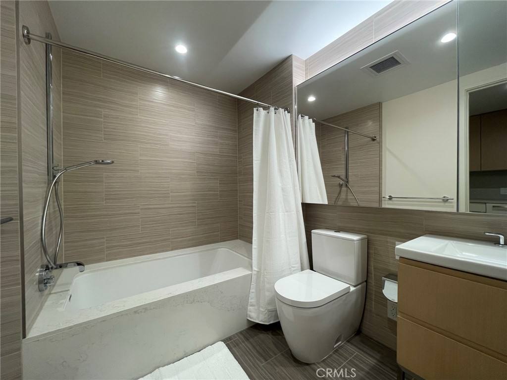 Condo for rent at 877 Francisco St #1123, Los Angeles, CA 90017