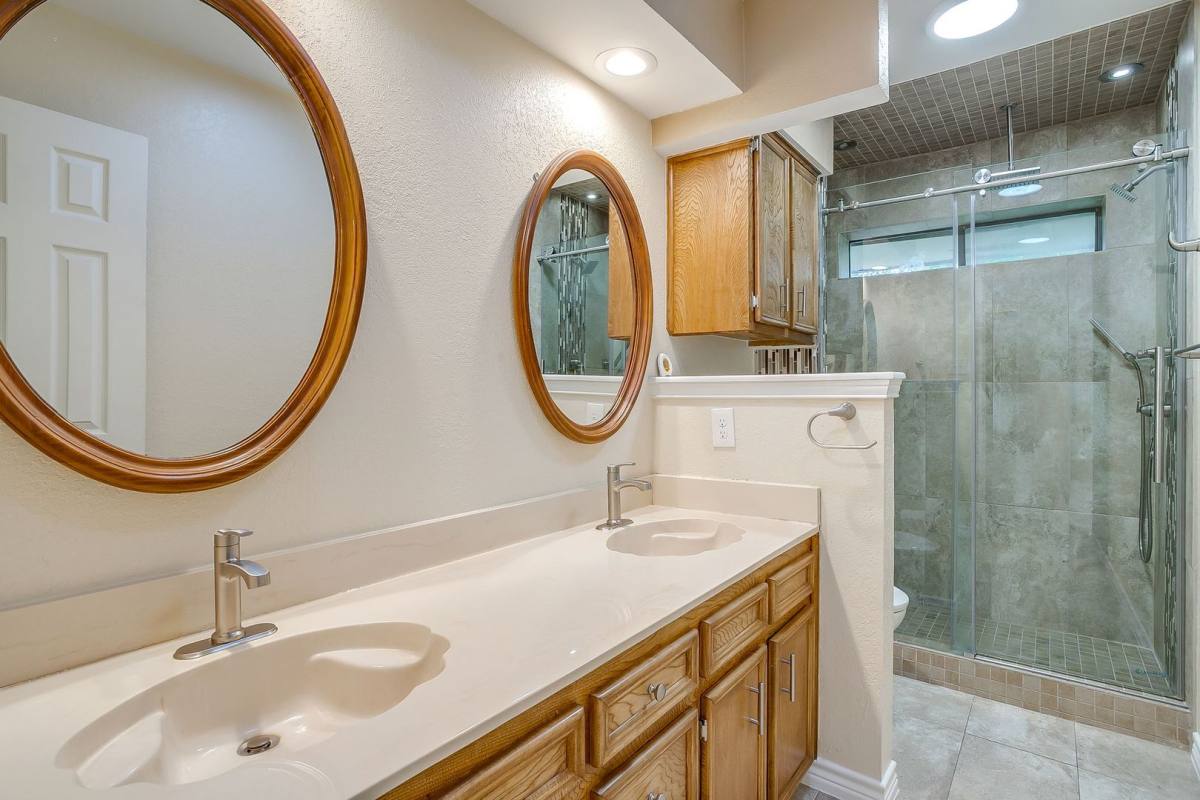 House for rent at 4013 Timberidge Dr, Irving, TX 75038