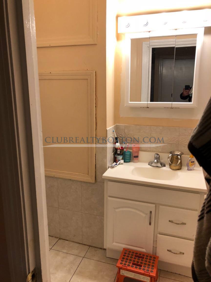 Townhouse for rent at 20 Leamington Rd #1, Brighton, MA 02135