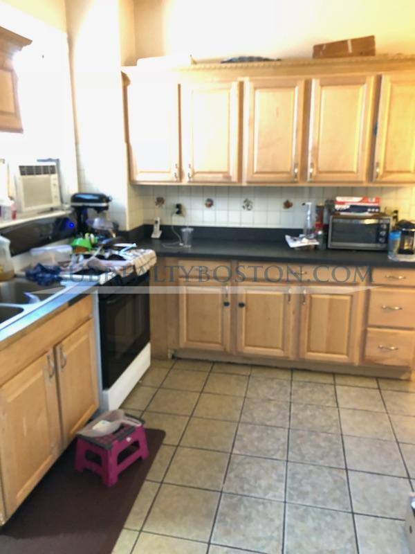 Townhouse for rent at 20 Leamington Rd #1, Brighton, MA 02135
