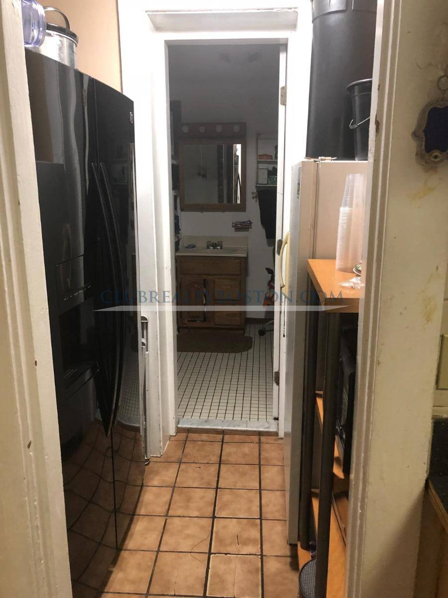 Townhouse for rent at 20 Leamington Rd #1, Brighton, MA 02135