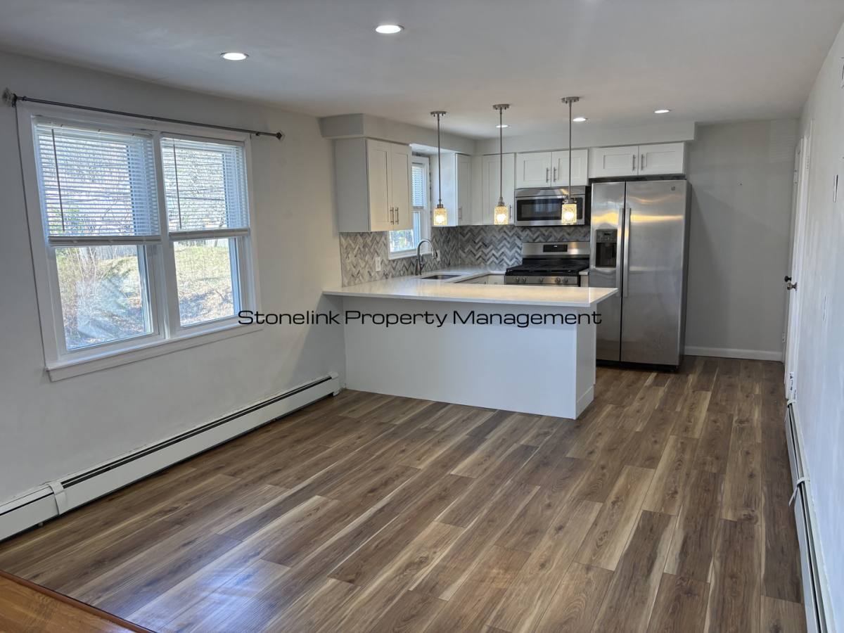 Apartment for rent at 321 Budlong Rd, Cranston, RI 02920
