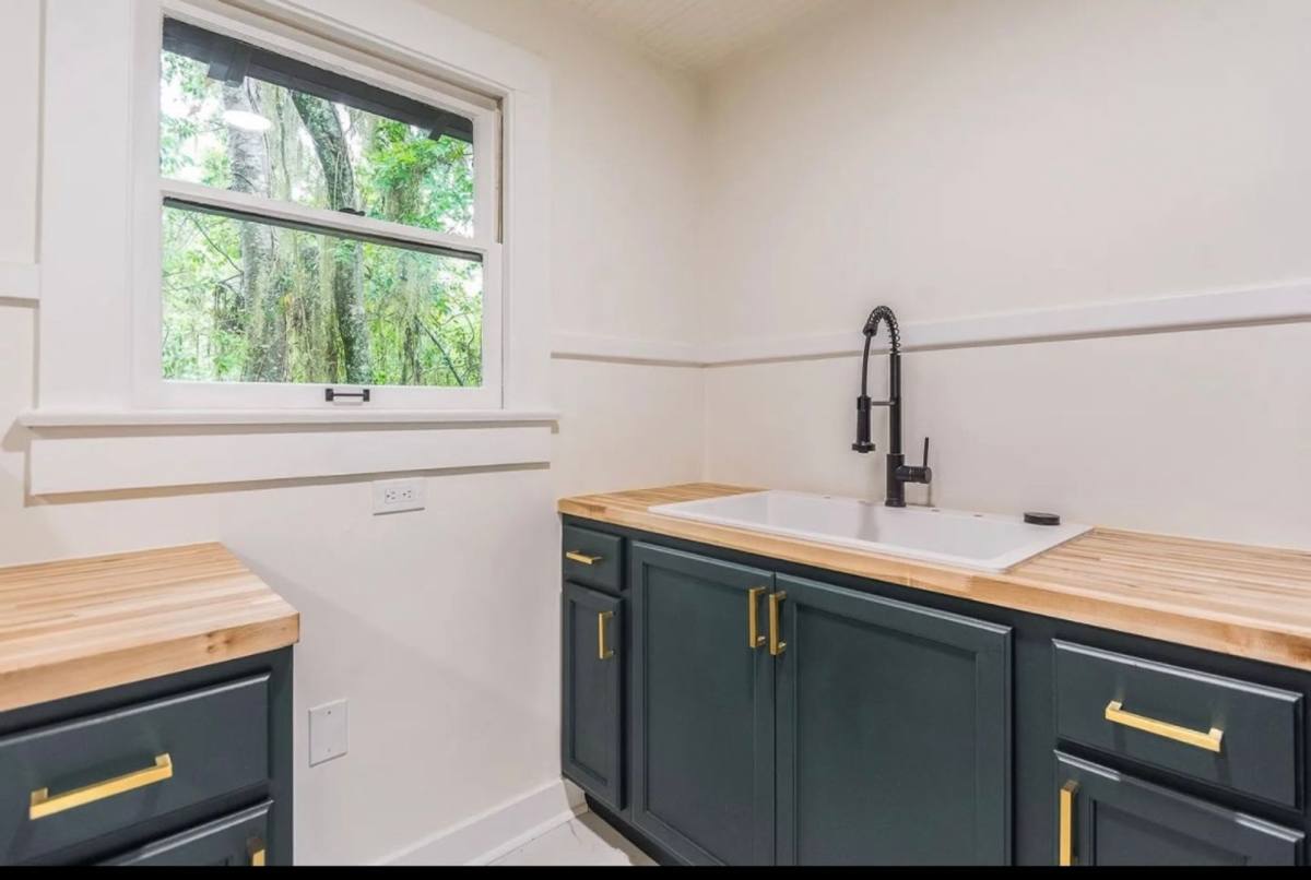 House for rent at 722 NE 4th Ave, Gainesville, FL 32601