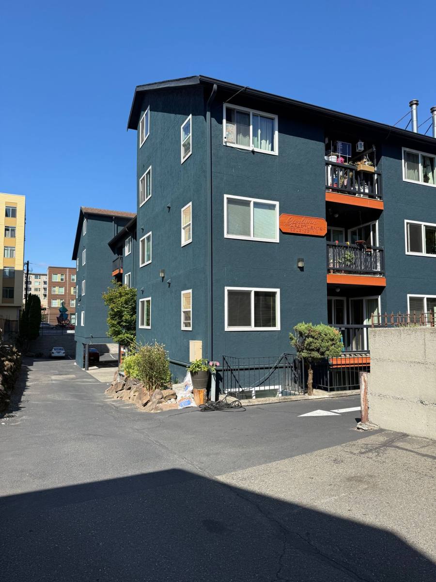 Apartment for rent at 12509 35th Ave NE, Seattle, WA 98125