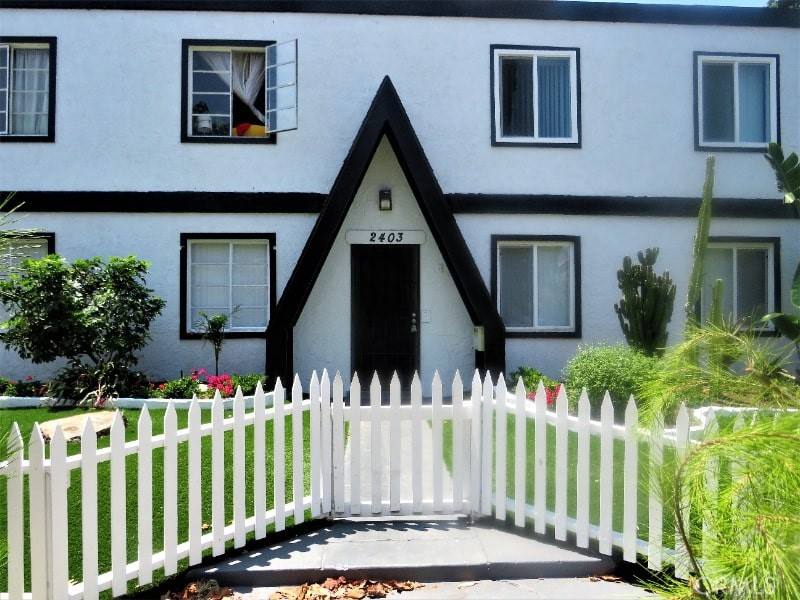 Apartment for rent at 2403 Louella Ave #3, Venice, CA 90291