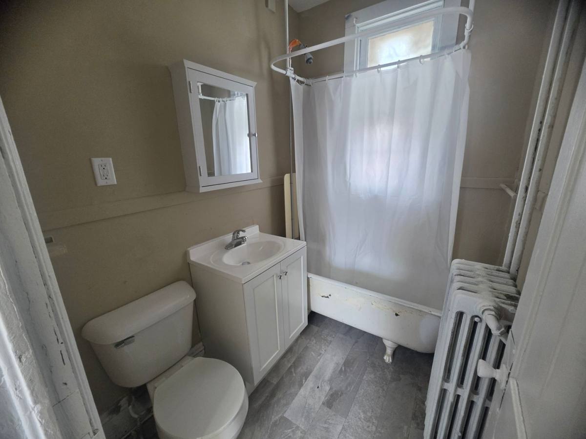 Apartment for rent at 1136 Edgerton St, Saint Paul, MN 55130