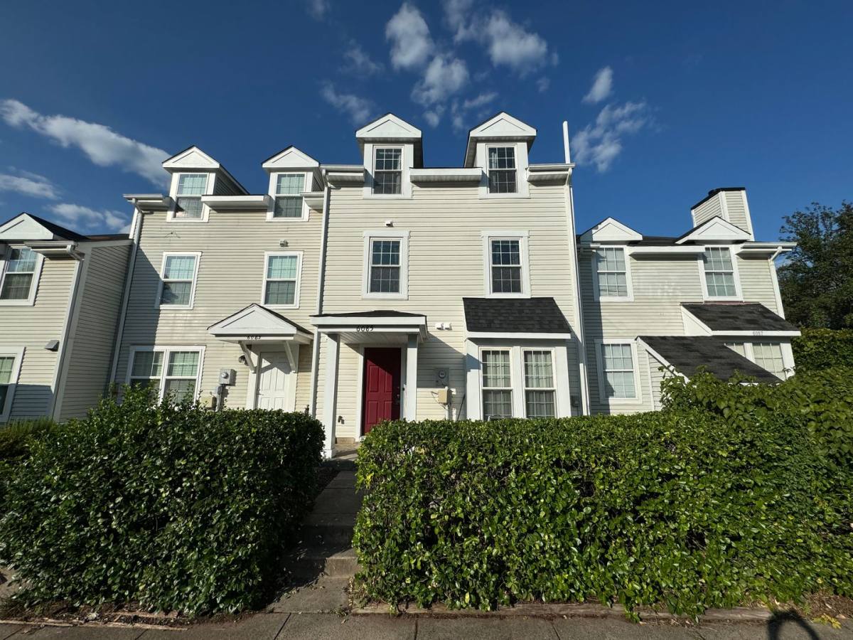 Townhouse for rent at 6085 Netherton St, Centreville, VA 20120