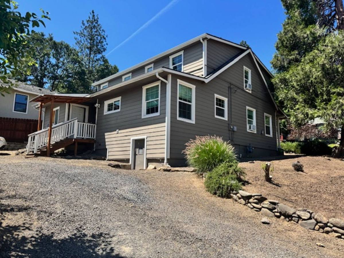 Apartment for rent at 704 Indiana St, Ashland, OR 97520