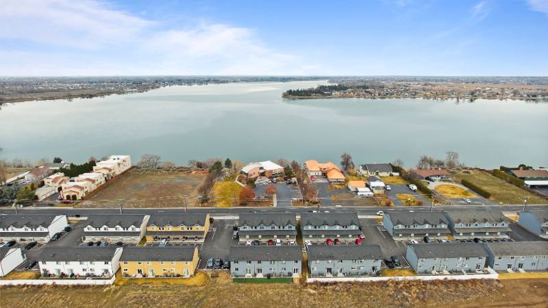 Townhouse for rent at 2637 W Marina Dr, Moses Lake, WA 98837