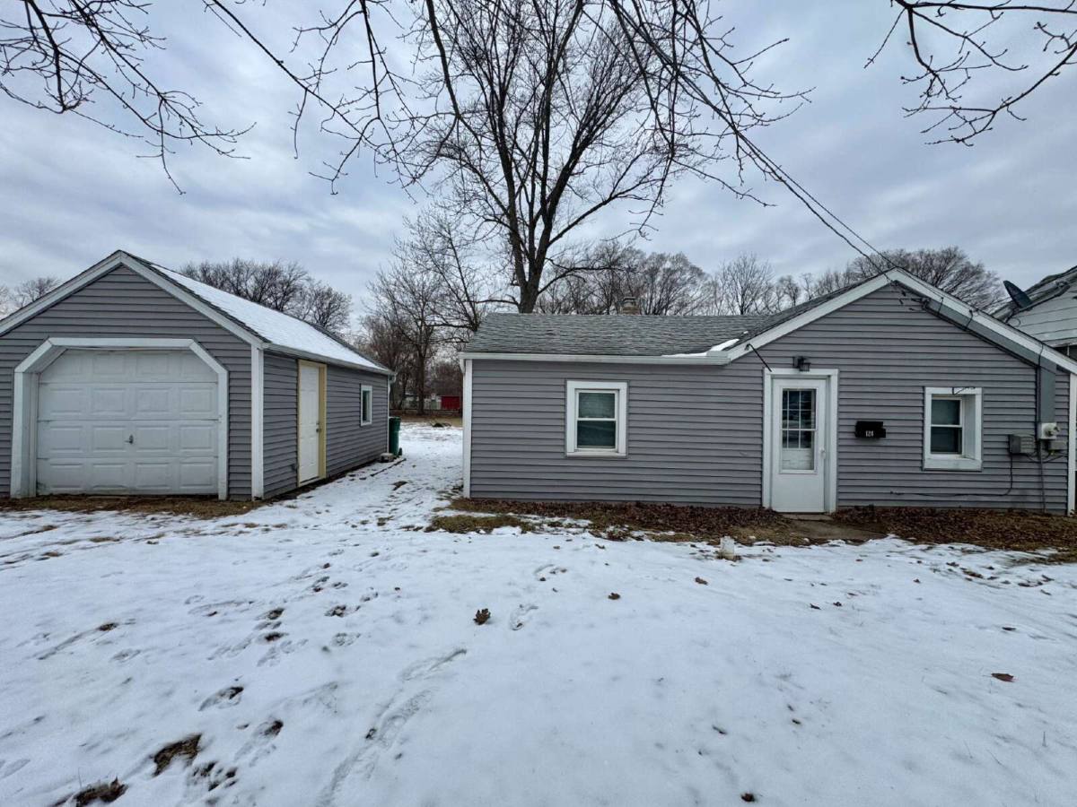House for rent at 124 W 3rd St, Streator, IL 61364