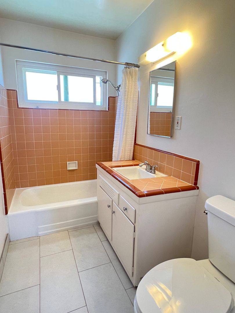 Apartment for rent at 7832 W Manchester Ave, Playa Del Rey, CA 90293