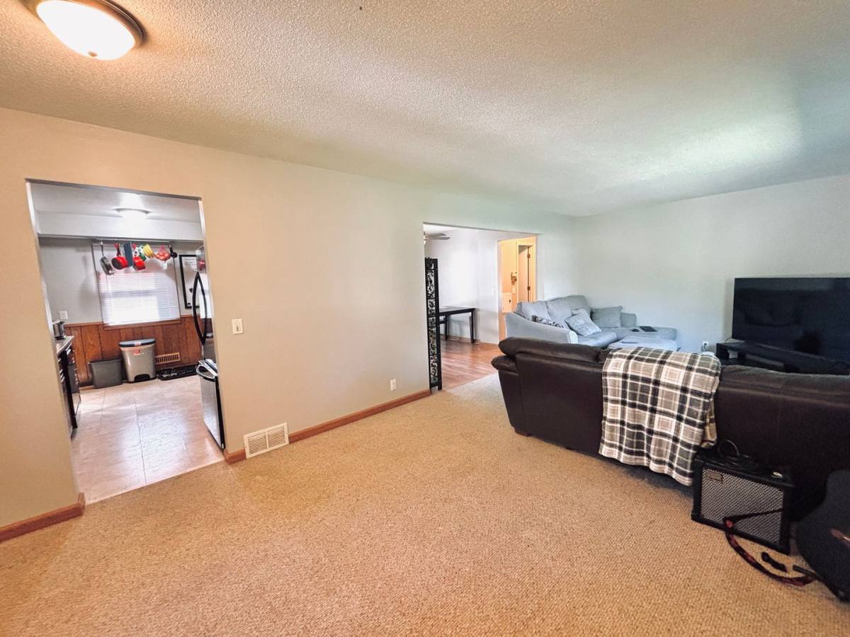 House for rent at 6723 50th Ave N, Minneapolis, MN 55428