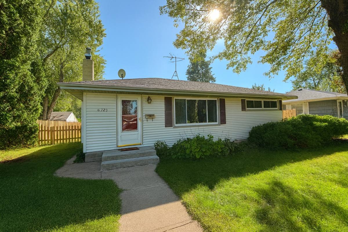 House for rent at 6723 50th Ave N, Minneapolis, MN 55428
