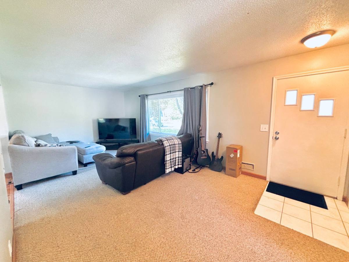 House for rent at 6723 50th Ave N, Minneapolis, MN 55428