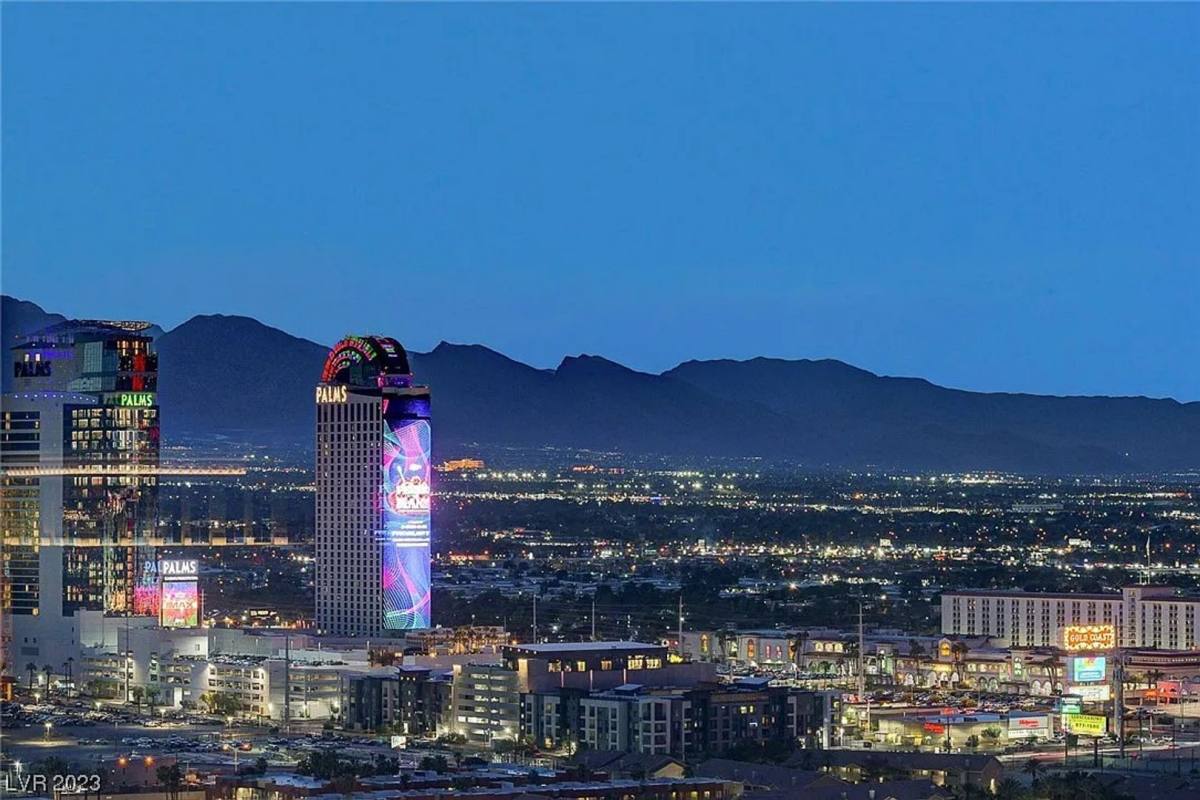 Condo for rent at 4471 Dean Martin Dr, Las Vegas, NV 89103