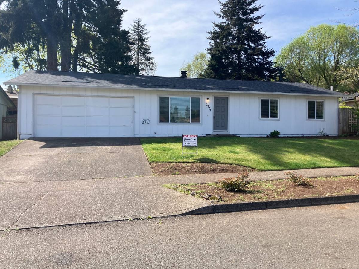 House for rent at 1794 Rialto Ave S, Salem, OR 97306