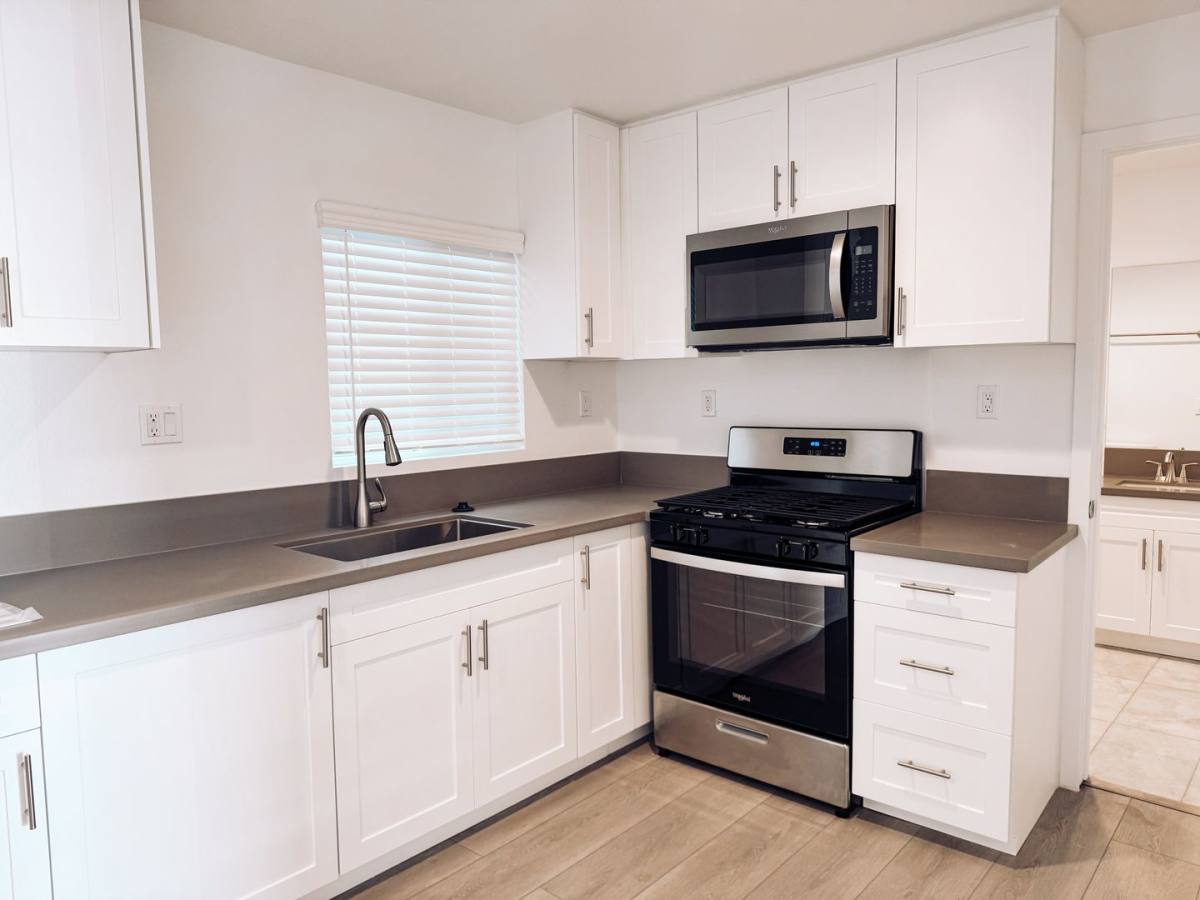 Apartment for rent at 2029 Harbor Blvd, Costa Mesa, CA 92627