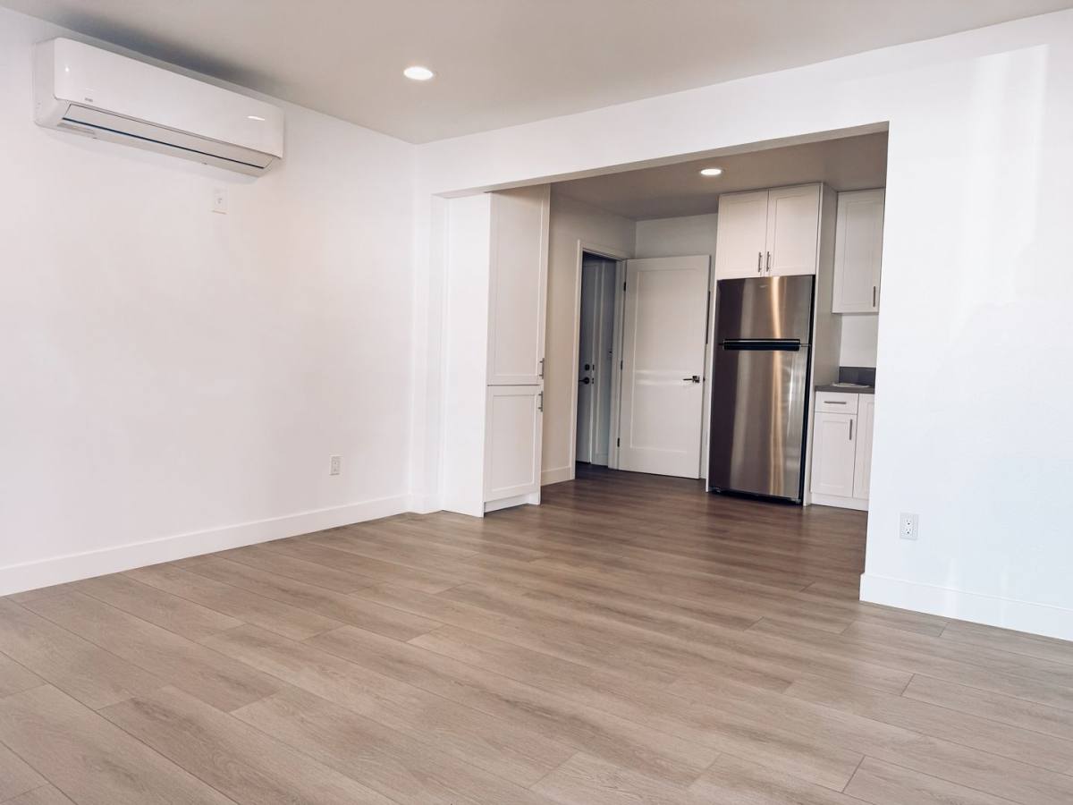 Apartment for rent at 2029 Harbor Blvd, Costa Mesa, CA 92627