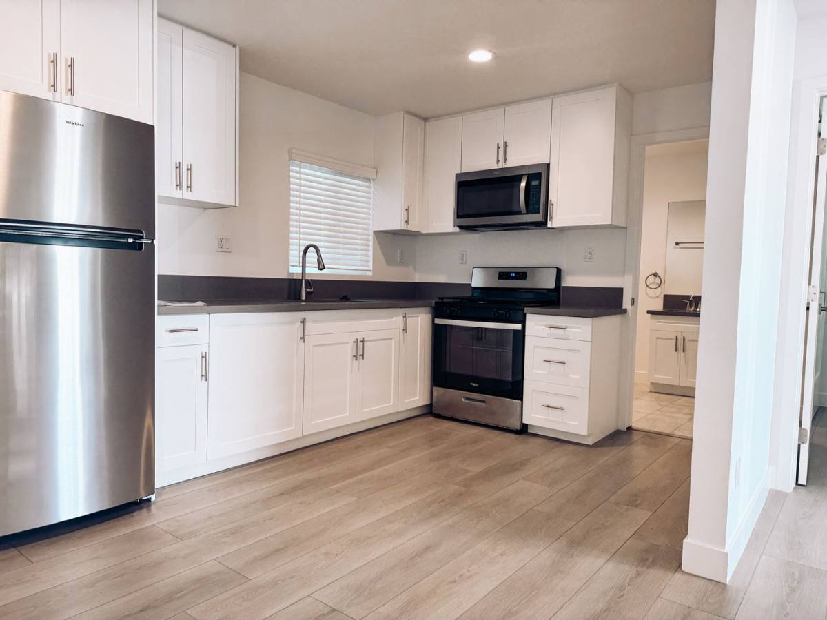 Apartment for rent at 2029 Harbor Blvd, Costa Mesa, CA 92627
