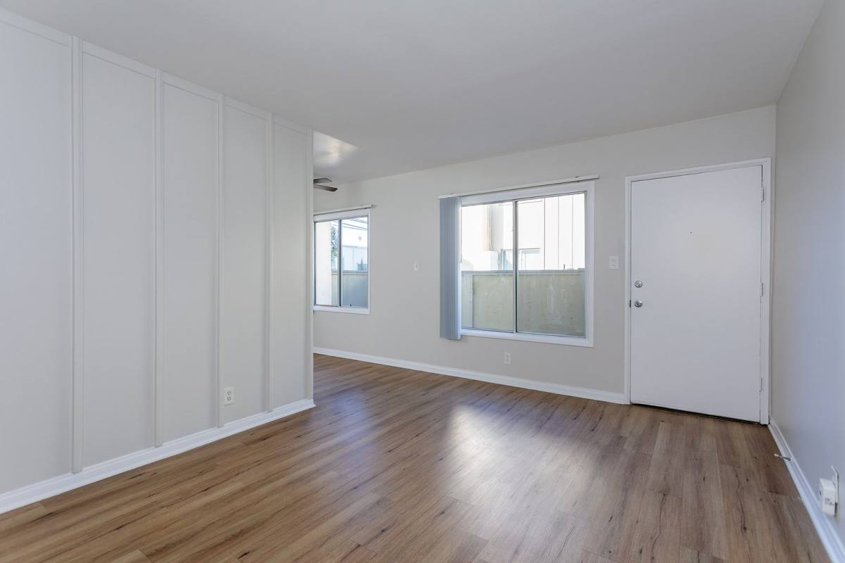 Apartment for rent at 500-502 Orange Ave, Long Beach, CA 90802