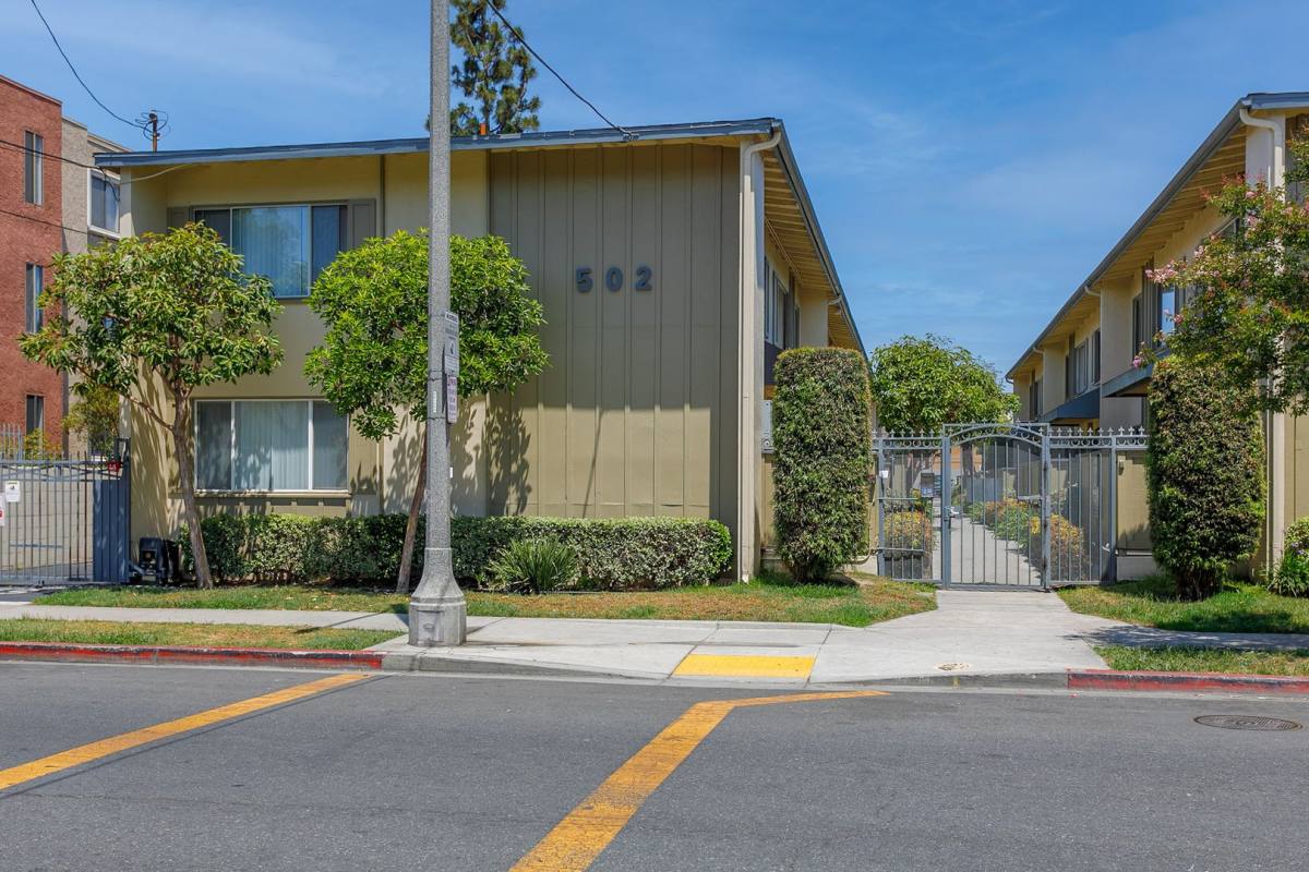 Apartment for rent at 500-502 Orange Ave, Long Beach, CA 90802