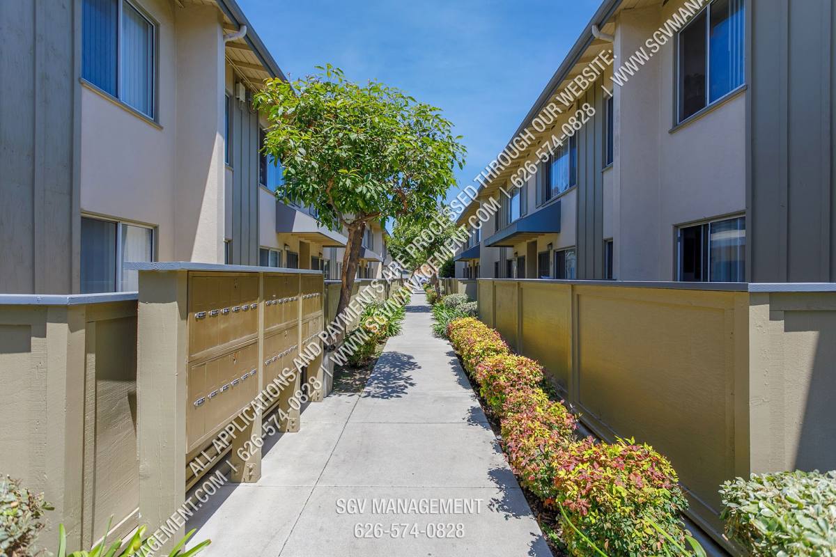Apartment for rent at 500-502 Orange Ave, Long Beach, CA 90802