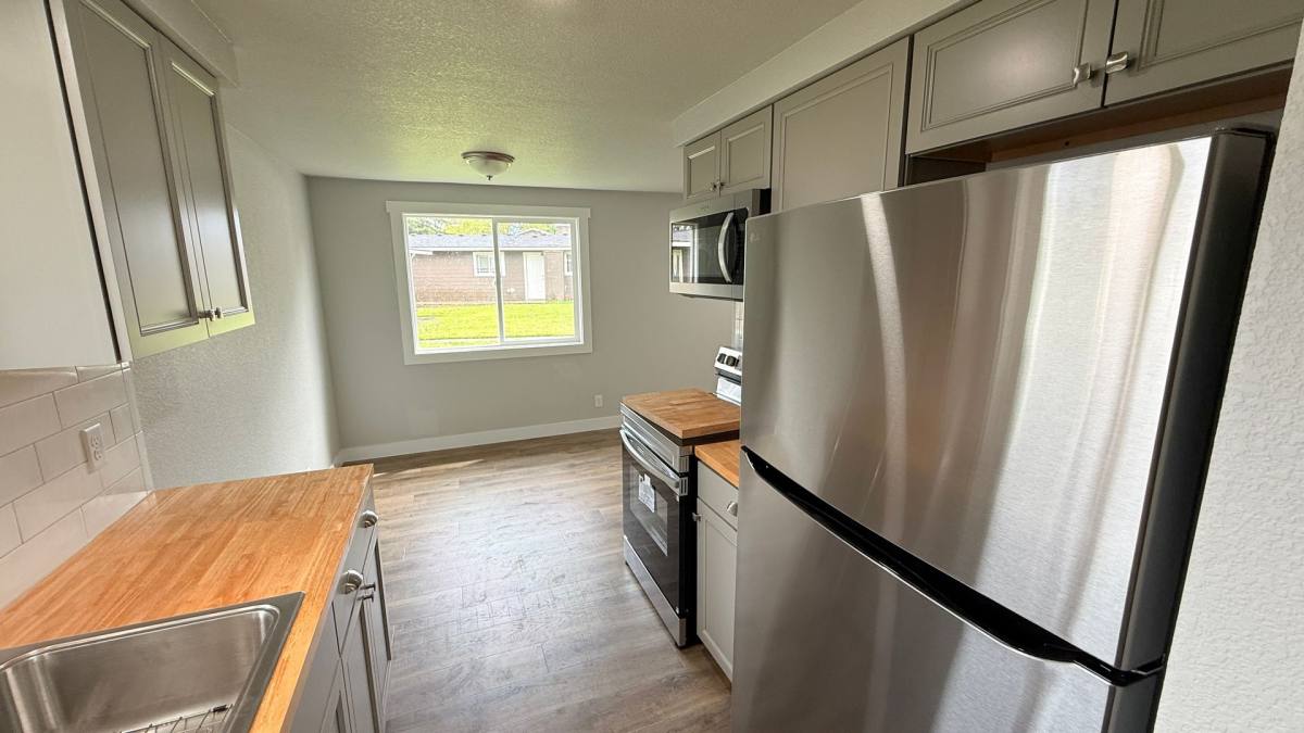 Apartment for rent at 301 S Columbus Ave, Medford, OR 97501
