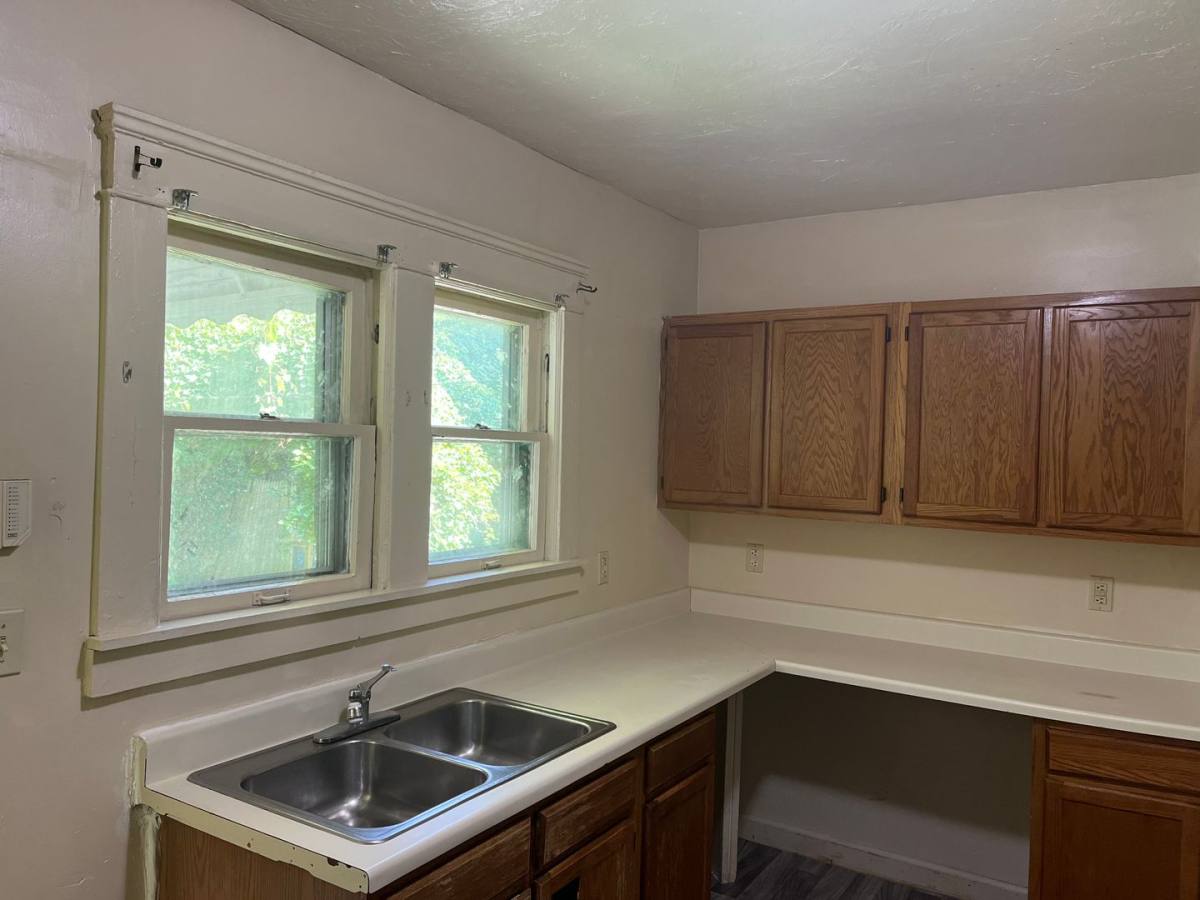 House for rent at 935 E 131st St, Cleveland, OH 44108